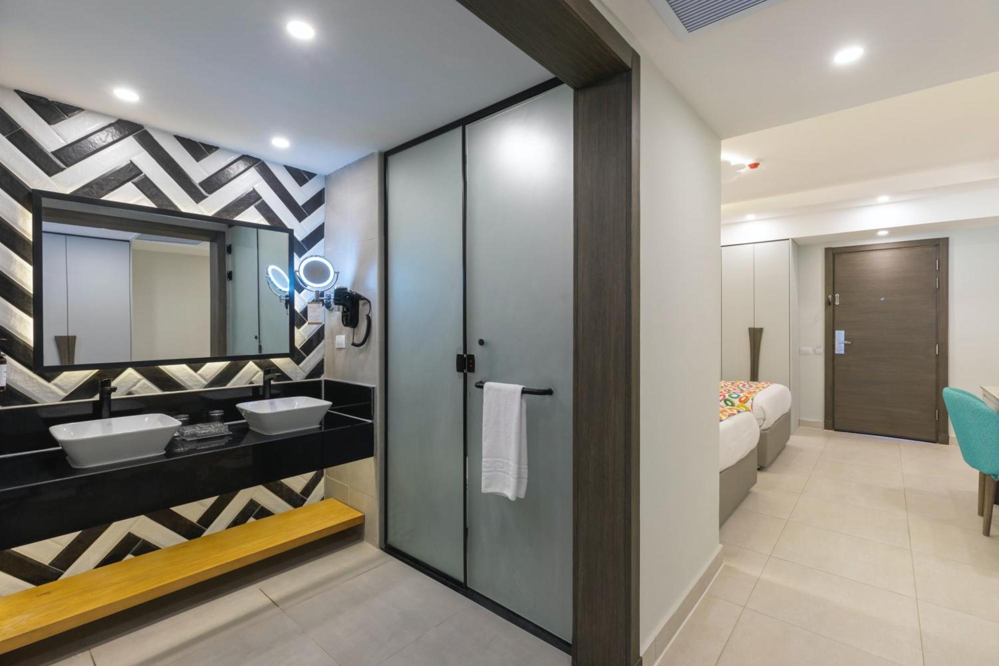 שארם א-שייח Sunrise Montemare Resort -Grand Select (Adults Only) חדר תמונה A bathroom at the hotel